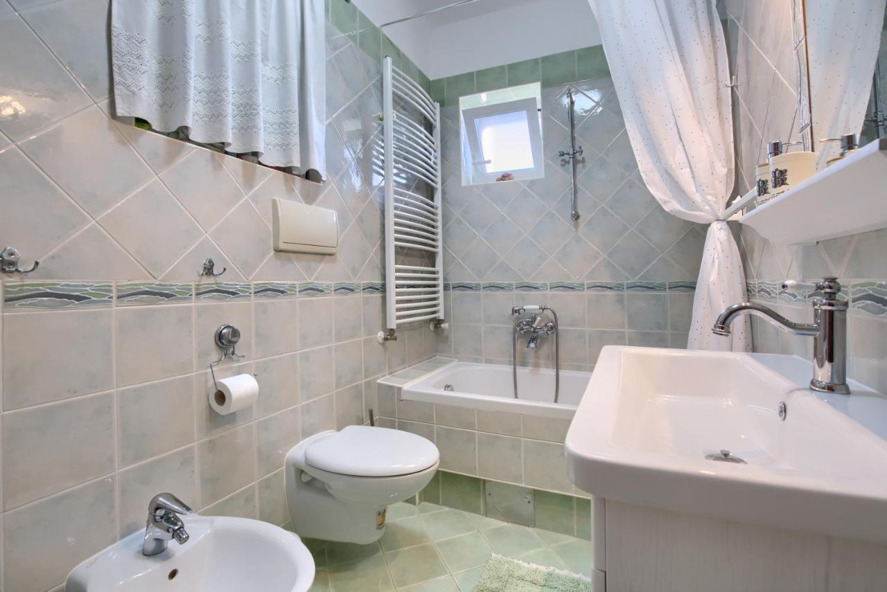 Dana M Apartma *