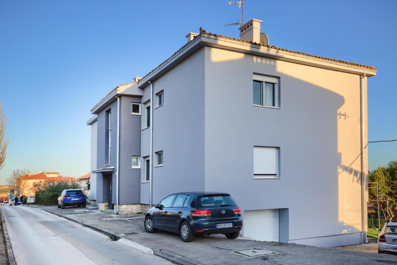Dana M Apartma *